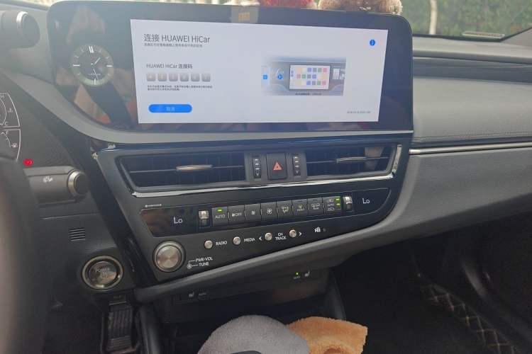 Used Lexus ES 2022 300h Excellence Edition Audio And AC Panel