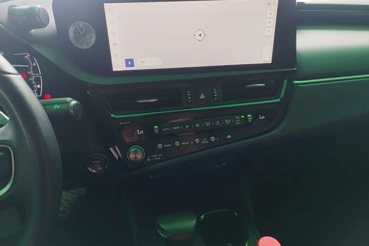 Used Lexus ES 2022 300h Excellence Edition Audio And AC Panel