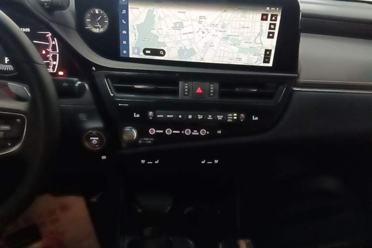 Used Lexus ES 2022 300h Deluxe Edition Audio And AC Panel