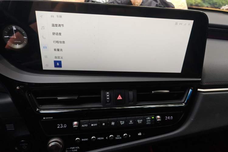 Used Lexus ES 2022 300h Excellence Edition Audio And AC Panel