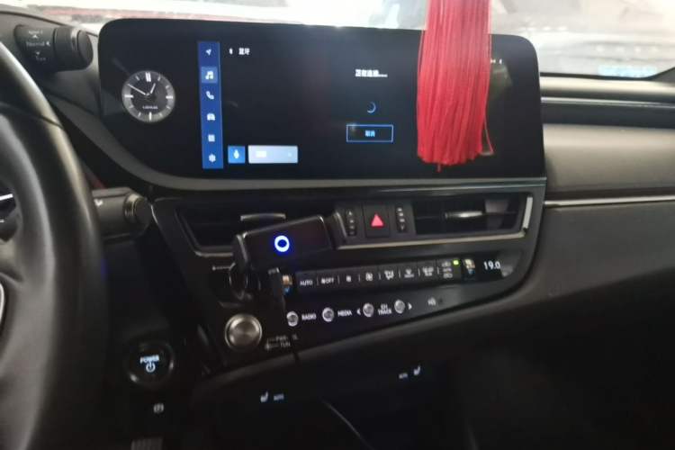 Used Lexus ES 2022 300h Excellence Edition Audio And AC Panel