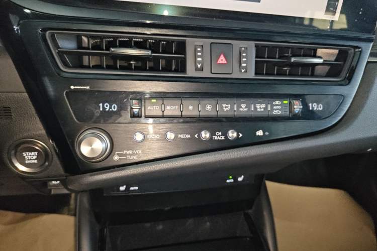 Used Lexus ES 2022 200 Excellence Edition Audio And AC Panel