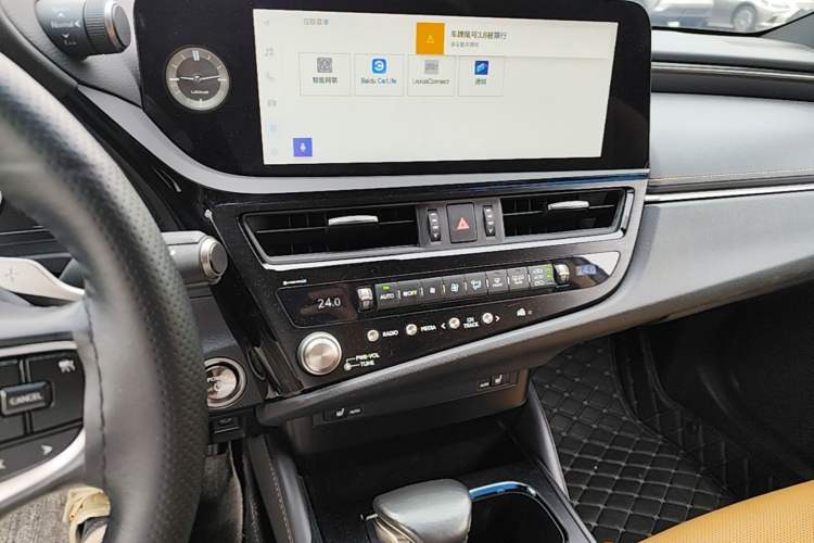 Used Lexus ES 2022 300h Excellence Edition Audio And AC Panel