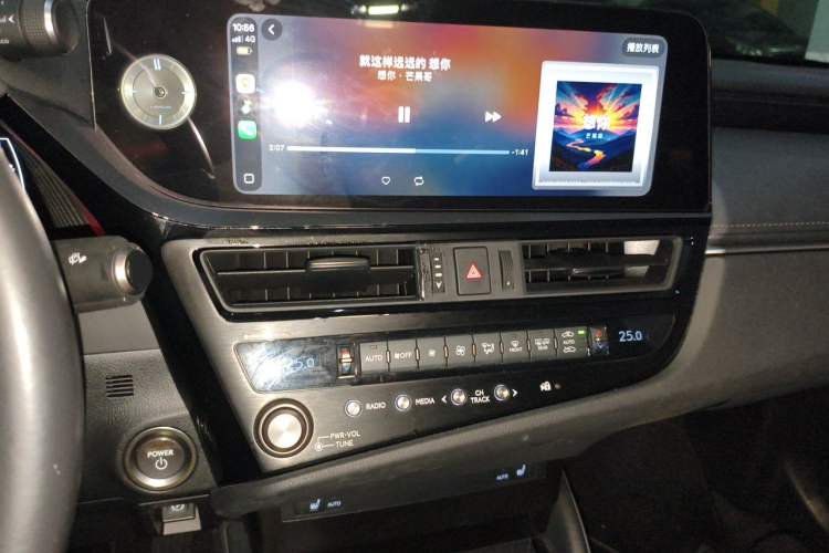 Used Lexus ES 2022 300h Excellence Edition Audio And AC Panel