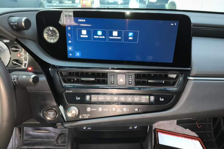 Used Lexus ES 2022 300h Excellence Edition Audio And AC Panel