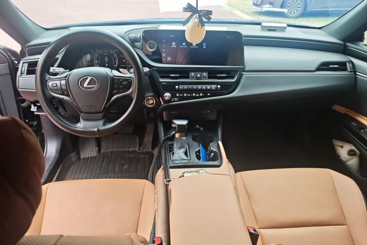 Used Lexus ES 2022 200 Excellence Edition Center Console