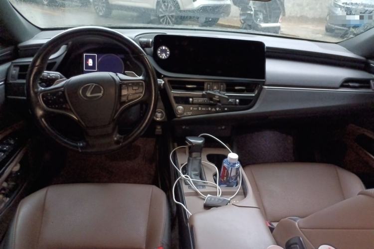 Used Lexus ES 2022 200 Excellence Edition Center Console