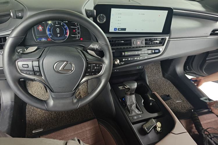 Used Lexus ES 2022 200 Excellence Edition Center Console