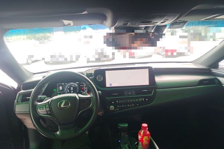 Used Lexus ES 2022 300h Excellence Edition Center Console