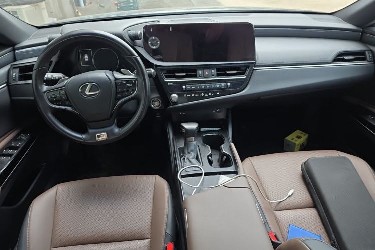 Used Lexus ES 2022 200 Excellence Edition Center Console