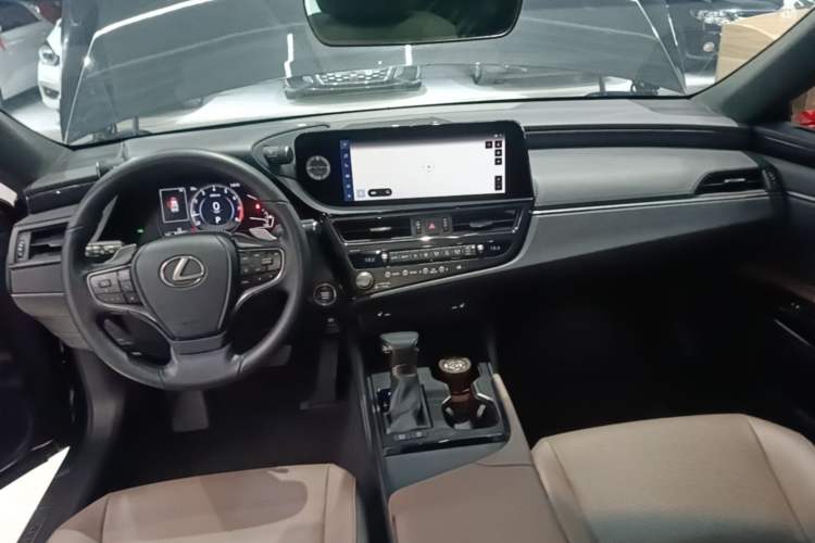 Used Lexus ES 2022 200 Excellence Edition Center Console