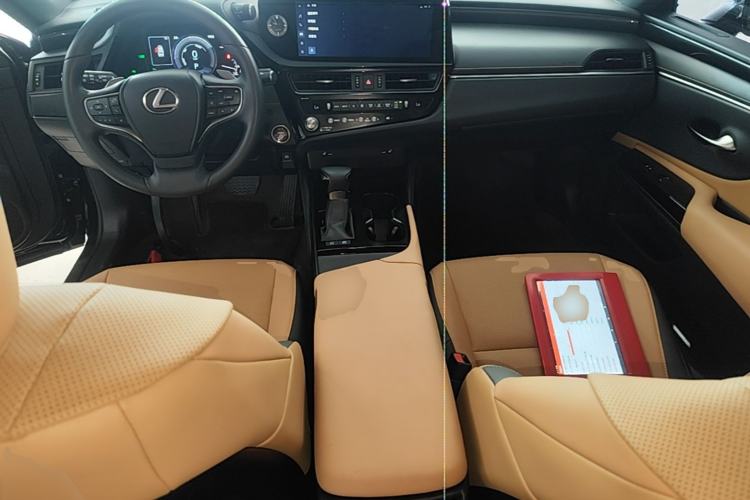 Used Lexus ES 2022 300h Excellence Edition Center Console
