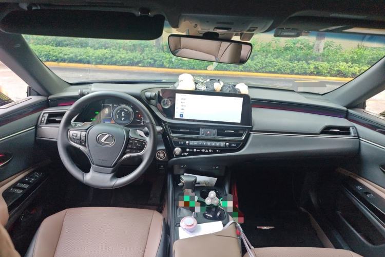 Used Lexus ES 2022 300h Excellence Edition Center Console