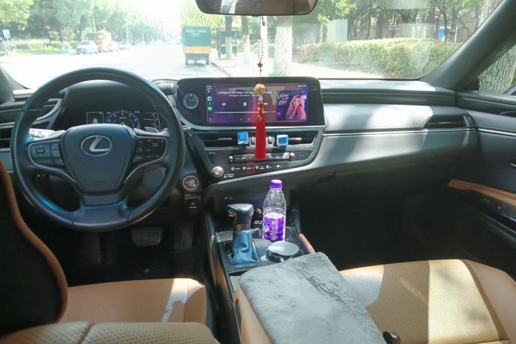 Used Lexus ES 2022 200 Excellence Edition Center Console