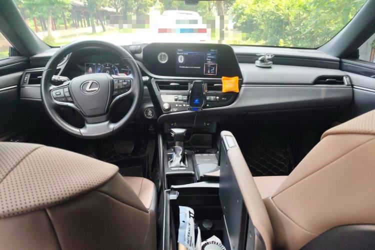 Used Lexus ES 2022 200 Excellence Edition Center Console