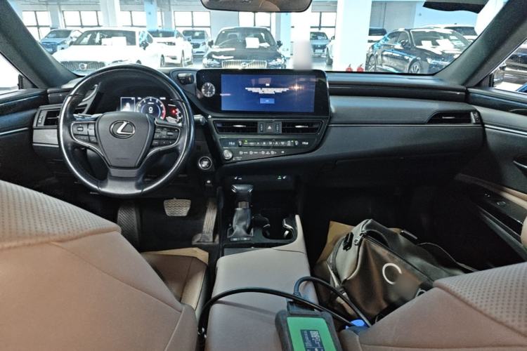 Used Lexus ES 2022 200 Excellence Edition Center Console