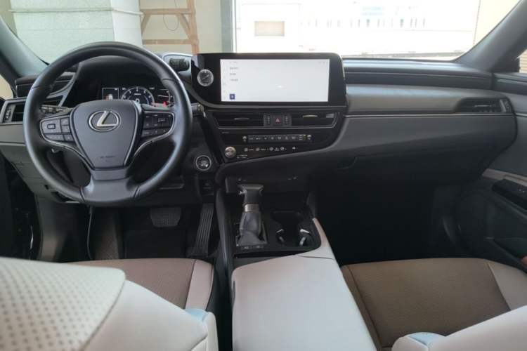 Used Lexus ES 2022 200 Luxury Edition Center Console
