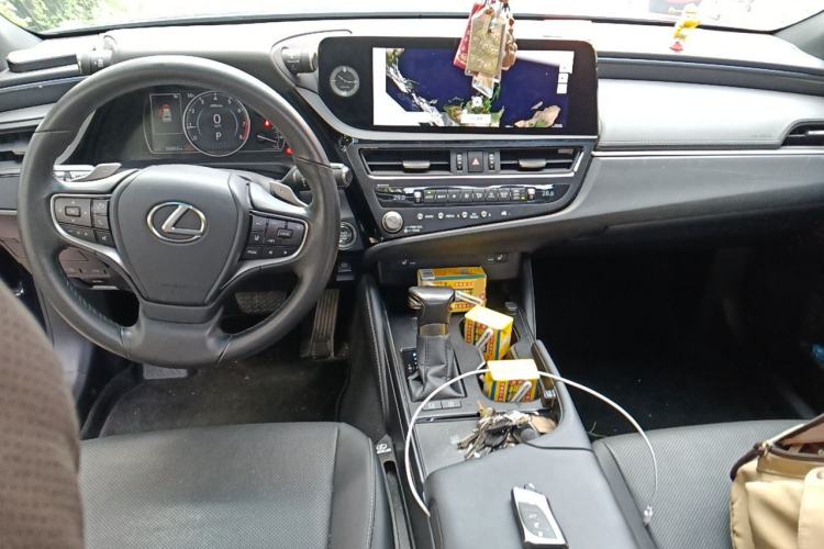 Used Lexus ES 2022 200 Excellence Edition Center Console