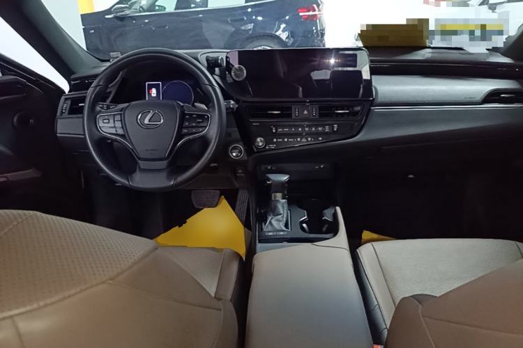 Used Lexus ES 2022 200 Excellence Edition Center Console