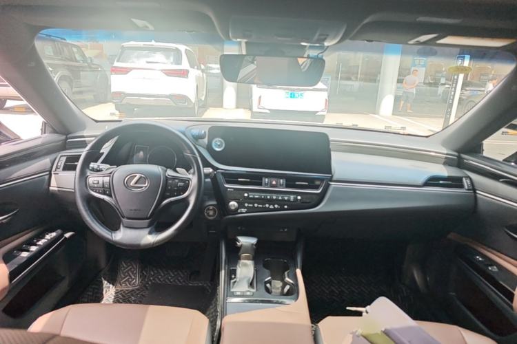 Used Lexus ES 2022 200 Excellence Edition Center Console