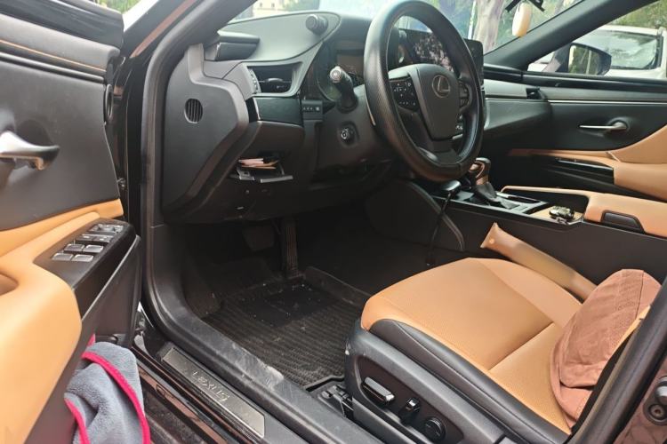 Used Lexus ES 2022 200 Excellence Edition Driver Seat