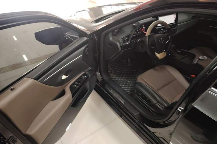 Used Lexus ES 2022 200 Excellence Edition Driver Seat
