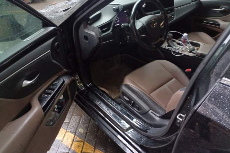 Used Lexus ES 2022 200 Excellence Edition Driver Seat
