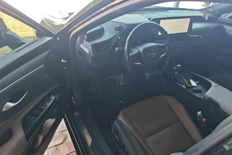 Used Lexus ES 2022 200 Excellence Edition Driver Seat