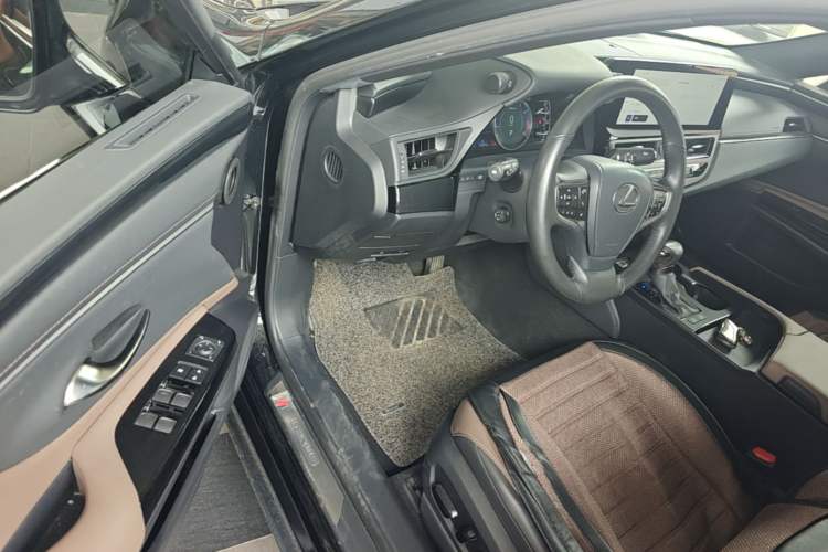 Used Lexus ES 2022 200 Excellence Edition Driver Seat