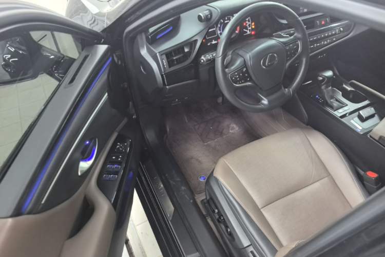 Used Lexus ES 2022 200 Excellence Edition Driver Seat