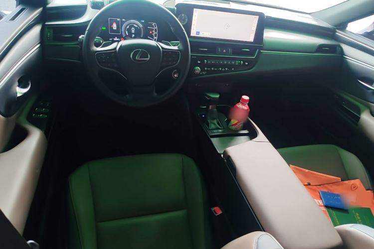 Used Lexus ES 2022 300h Excellence Edition Driver Seat