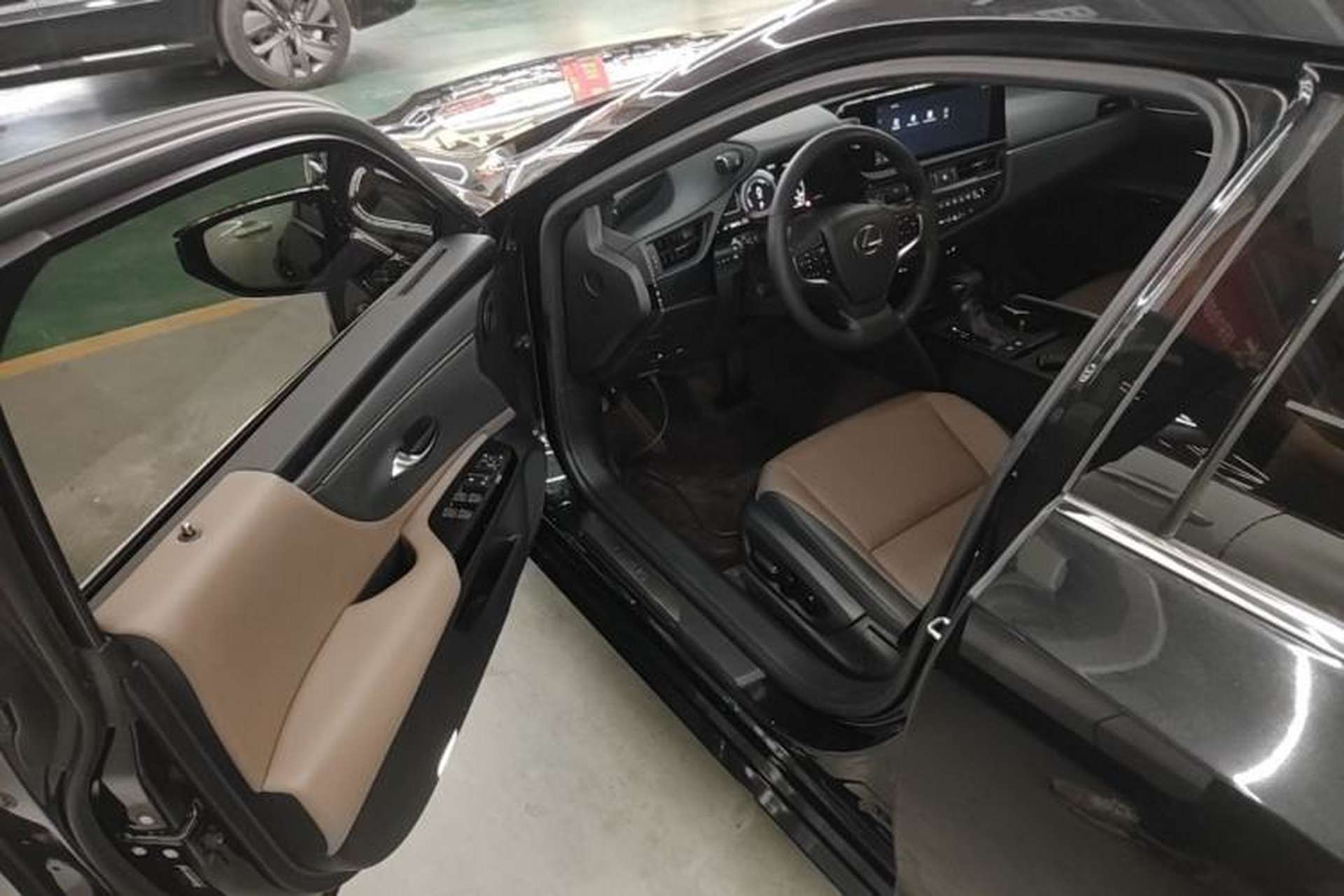 Used Lexus ES 2022 300h Excellence Edition Driver Seat