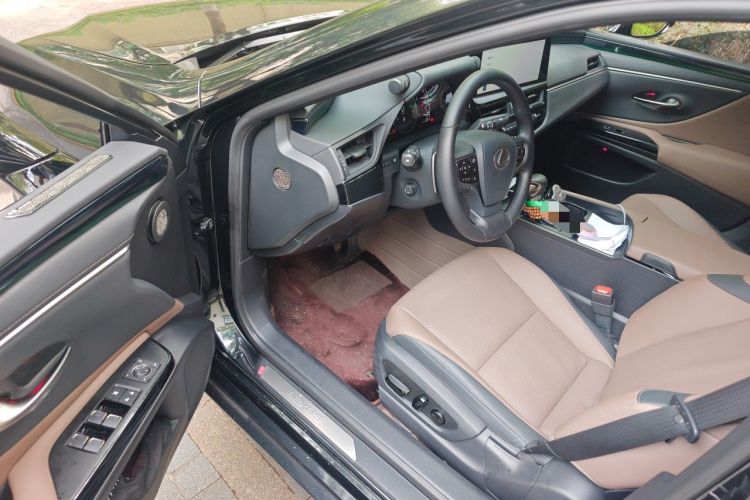 Used Lexus ES 2022 300h Excellence Edition Driver Seat