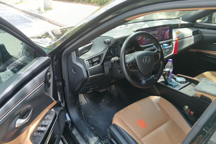 Used Lexus ES 2022 200 Excellence Edition Driver Seat