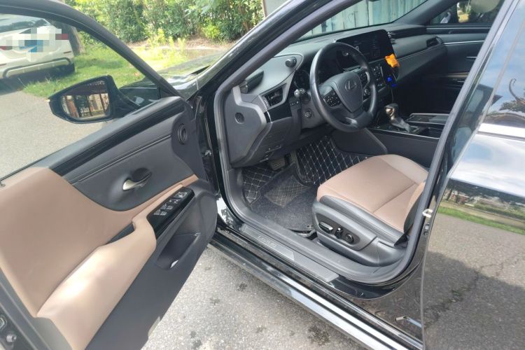 Used Lexus ES 2022 200 Excellence Edition Driver Seat