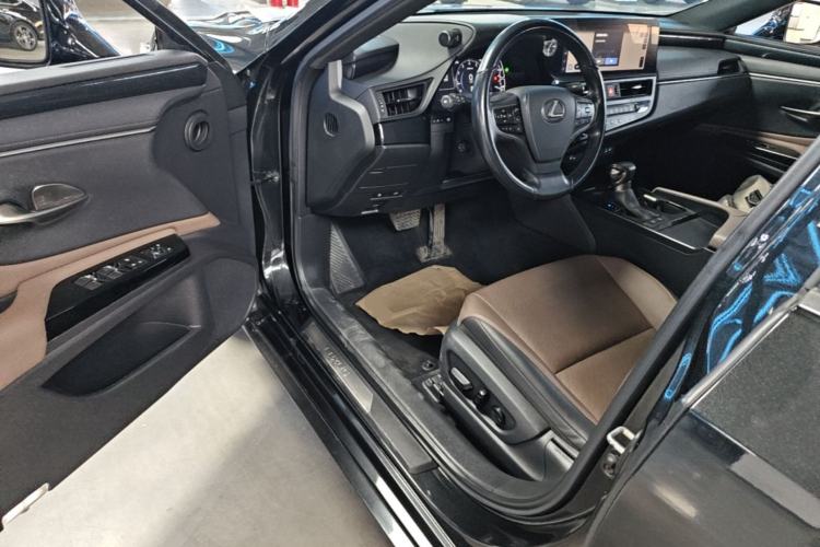 Used Lexus ES 2022 200 Excellence Edition Driver Seat