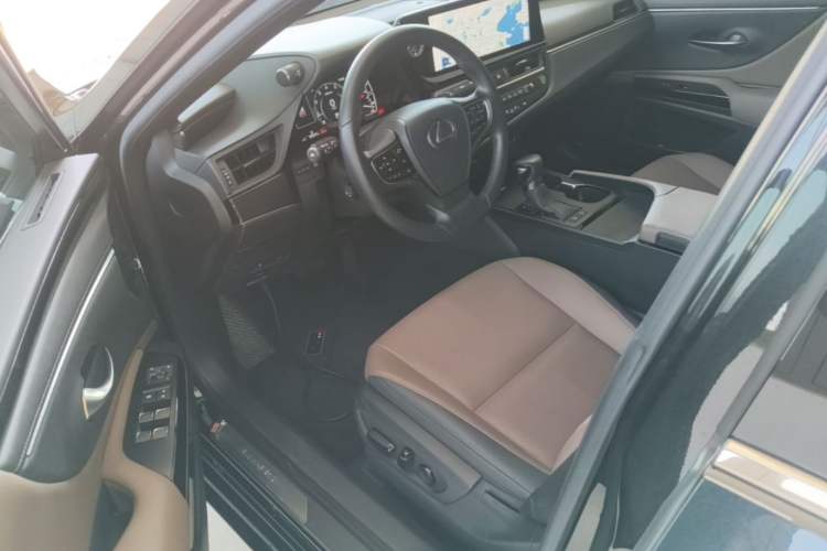 Used Lexus ES 2022 200 Luxury Edition Driver Seat