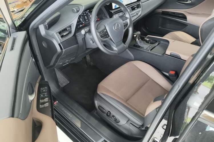 Used Lexus ES 2022 200 Luxury Edition Driver Seat