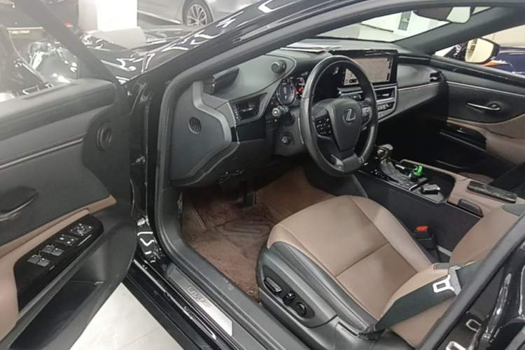Used Lexus ES 2022 200 Excellence Edition Driver Seat