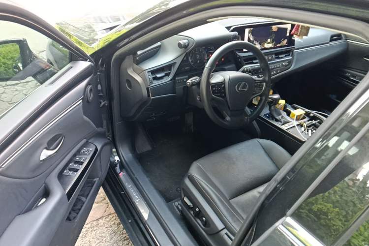 Used Lexus ES 2022 200 Excellence Edition Driver Seat