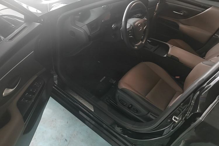 Used Lexus ES 2022 200 Excellence Edition Driver Seat