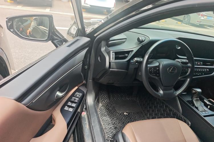 Used Lexus ES 2022 200 Excellence Edition Driver Seat