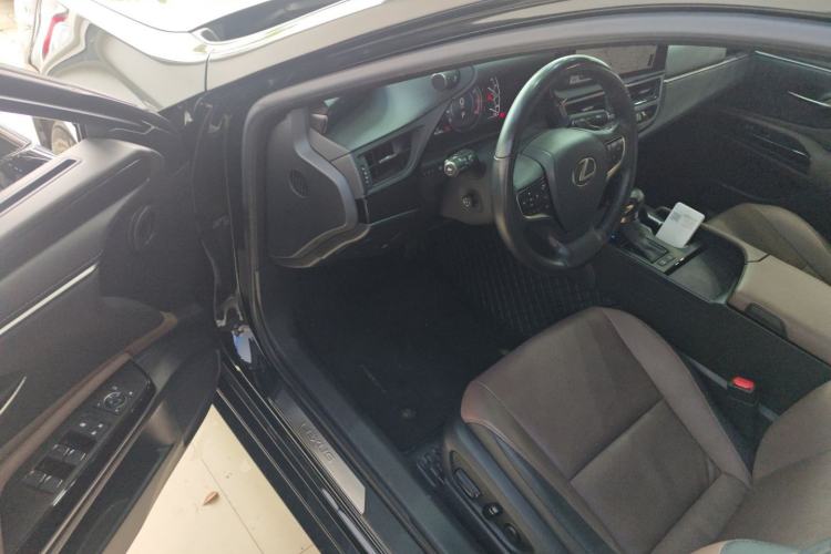 Used Lexus ES 2022 200 Excellence Edition Driver Seat