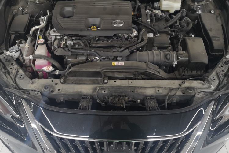 Used Lexus ES 2022 300h Deluxe Edition Engine Bay