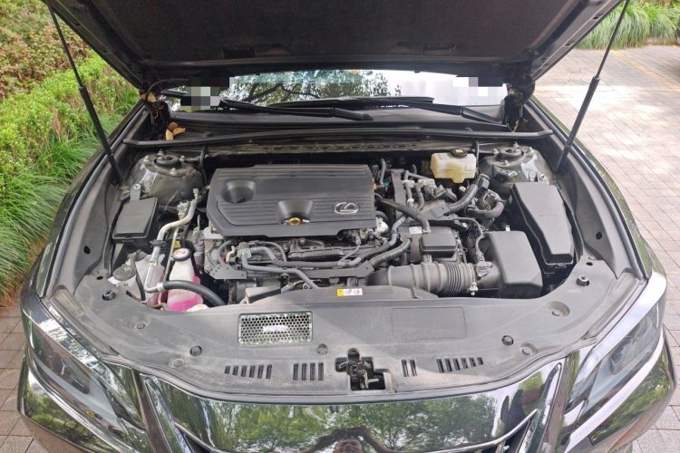 Used Lexus ES 2022 300h Excellence Edition Engine Bay