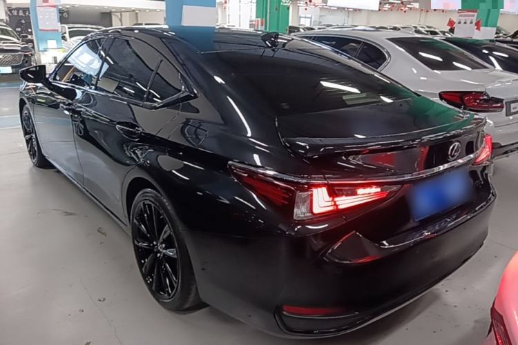 Used Lexus ES 2022 300h Deluxe Edition Exterior 2