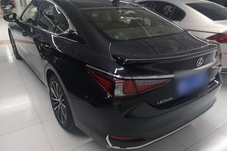 Used Lexus ES 2022 300h Deluxe Edition Exterior 2