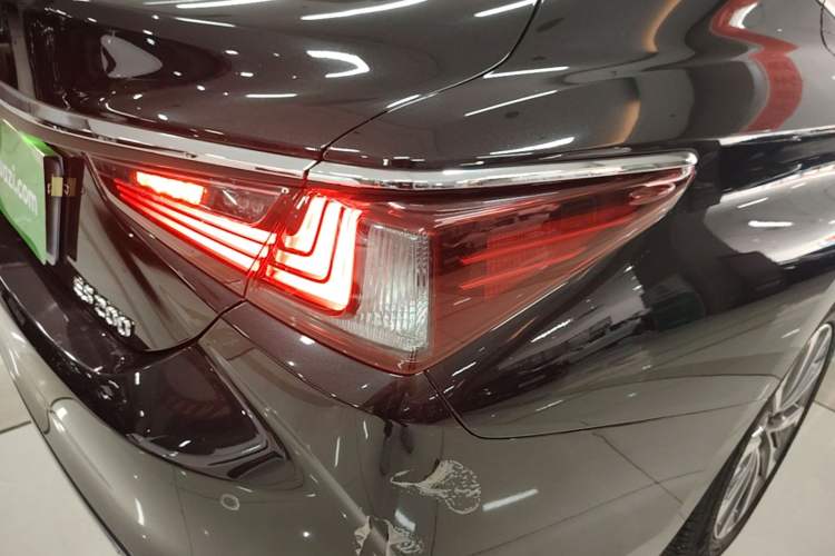 Used Lexus ES 2022 200 Excellence Edition Exterior 3