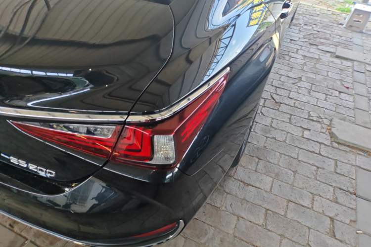 Used Lexus ES 2022 200 Excellence Edition Exterior 3