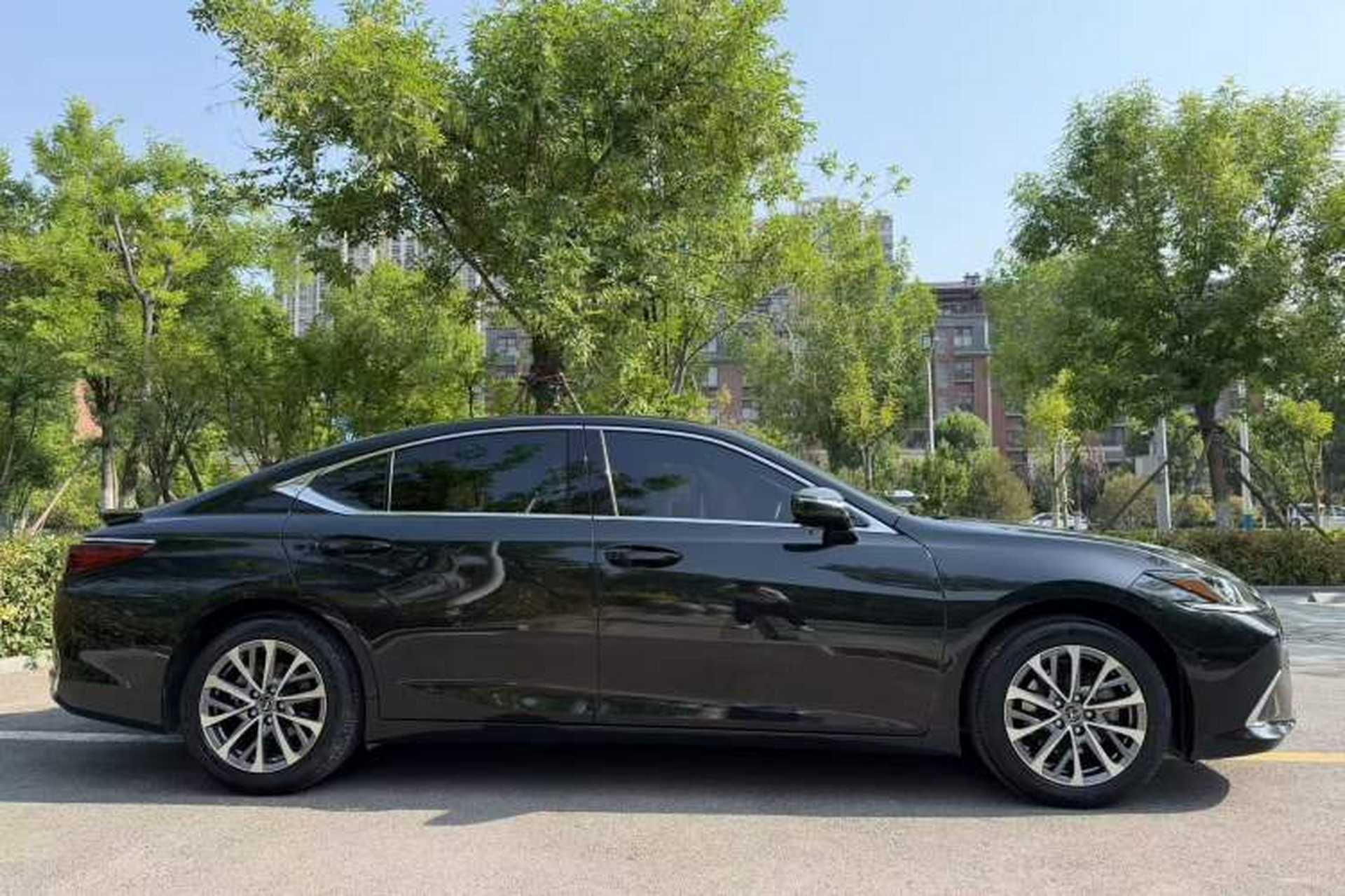 Used Lexus ES 2022 300h Excellence Edition Exterior 4